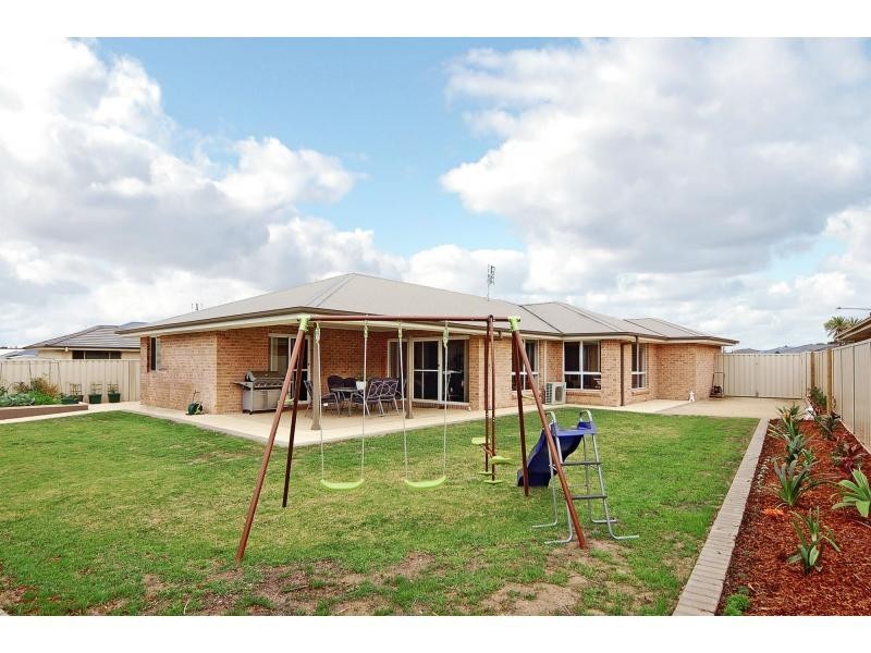 131 Rayleigh Drive, Worrigee NSW 2540