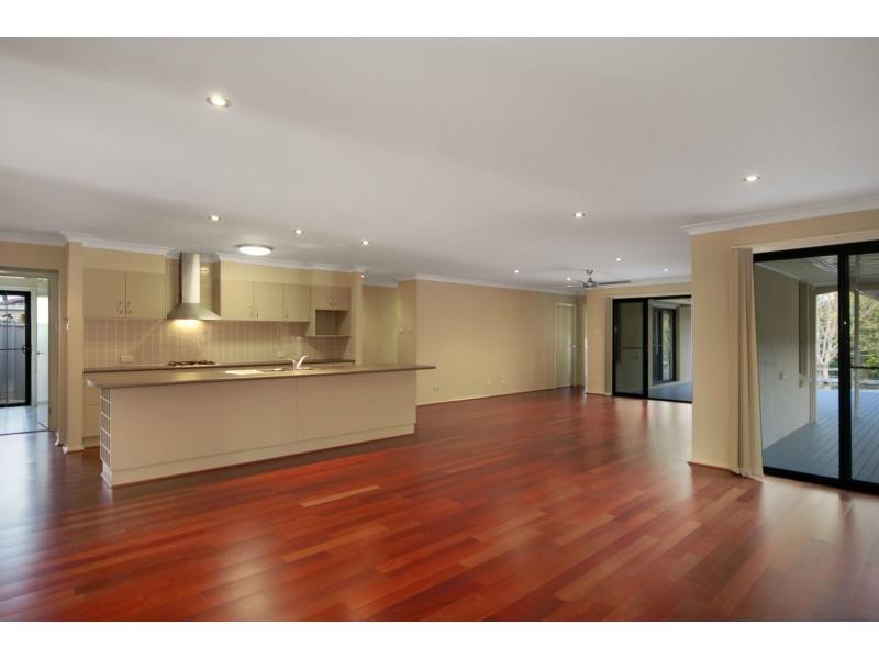 10 Jade Place, Meroo Meadow NSW 2540