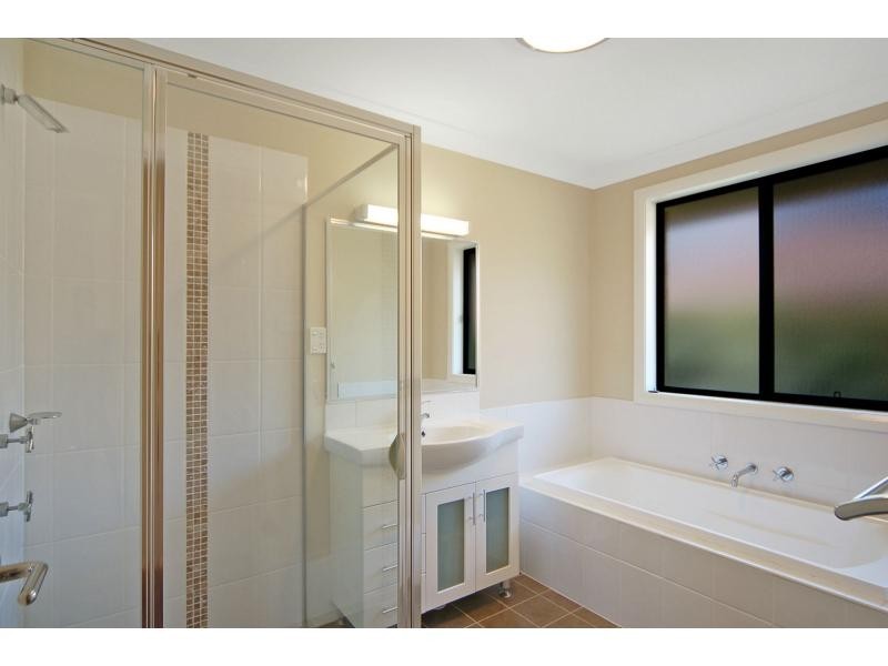 10 Jade Place, Meroo Meadow NSW 2540