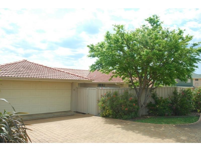 4/8 Meroo Road, Bomaderry NSW 2541