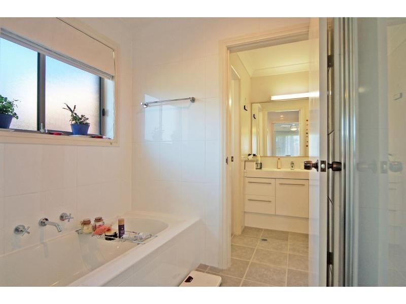 2 Romar Close, Bomaderry NSW 2541