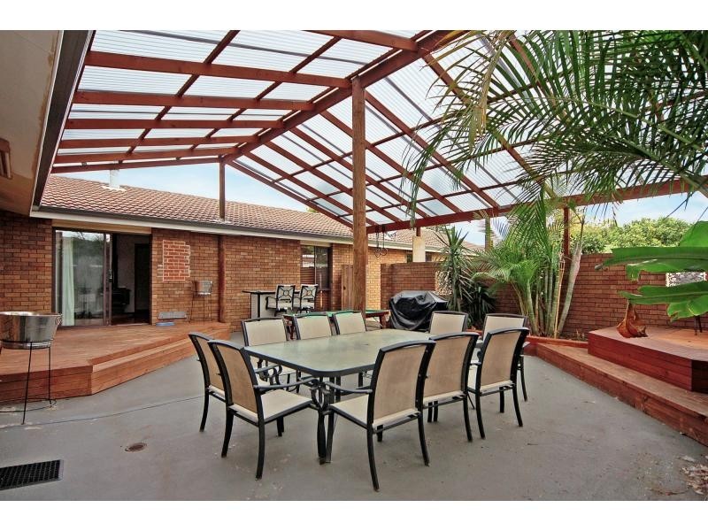 6 Ferntree Drive, Bomaderry NSW 2541