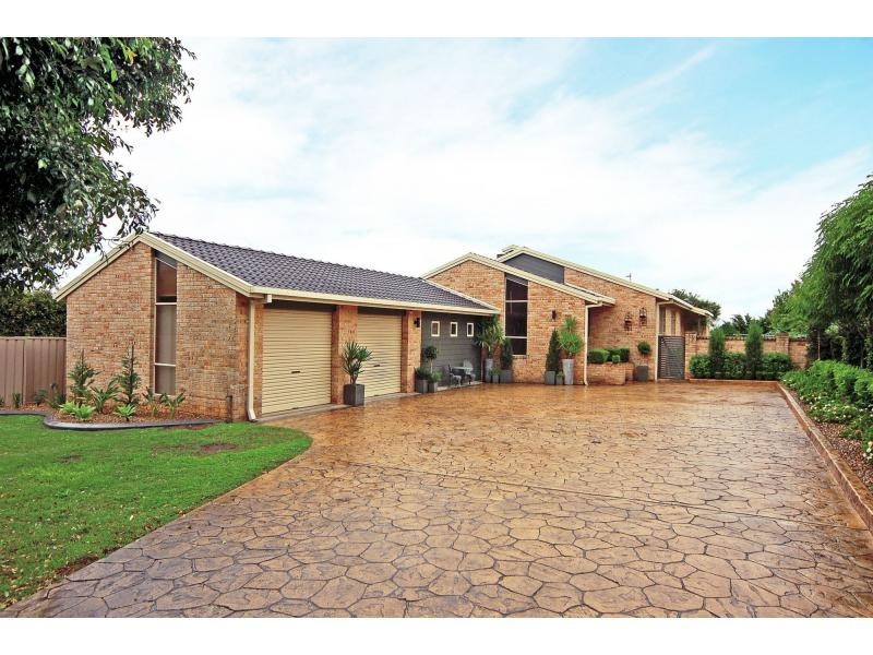 6 Meroo Road, Bomaderry NSW 2541