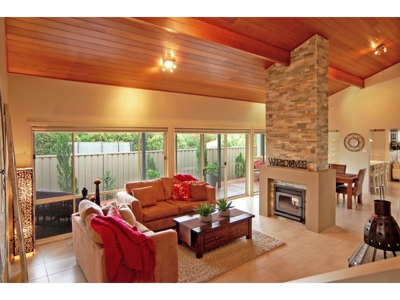 6 Meroo Road, Bomaderry NSW 2541