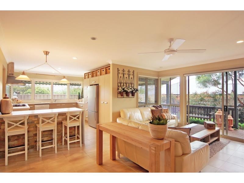 6 Meroo Road, Bomaderry NSW 2541