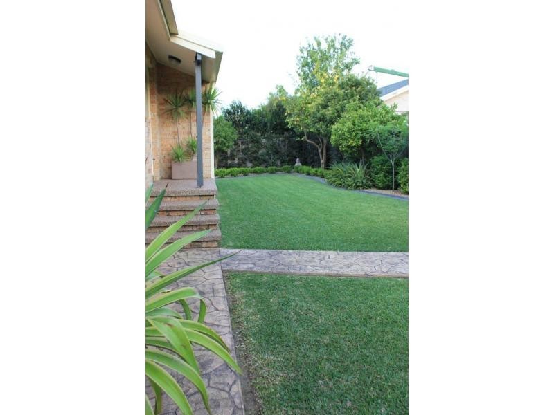 6 Meroo Road, Bomaderry NSW 2541