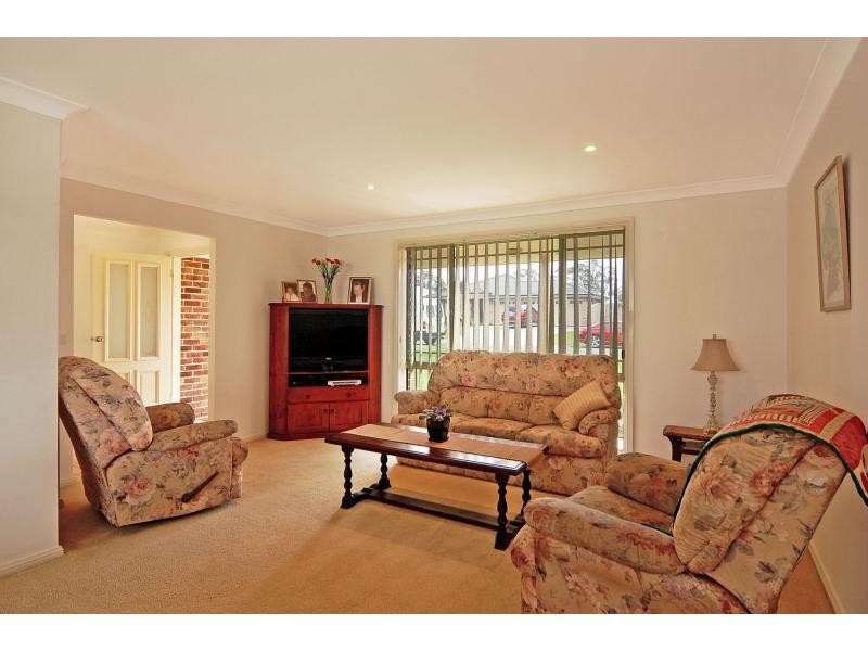 15 Mintbush Crescent, Worrigee NSW 2540