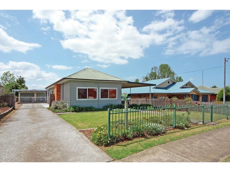 25 Cambewarra Road, Bomaderry NSW 2541