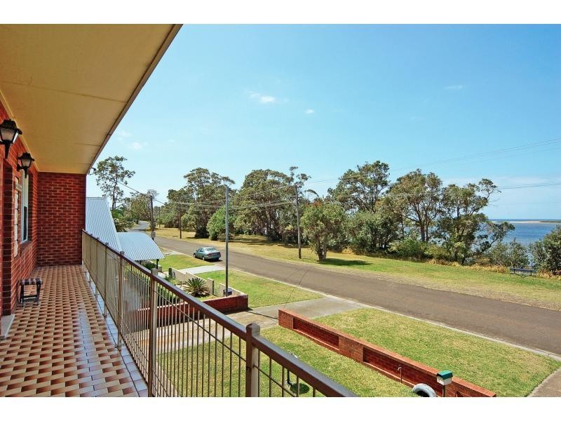 25 River Road, Shoalhaven Heads NSW 2535