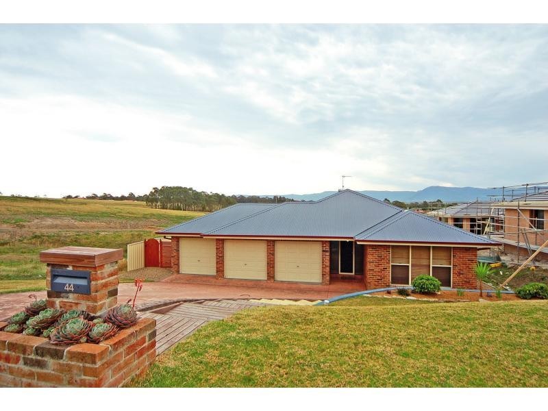 44 Warrigal Street, Nowra NSW 2541