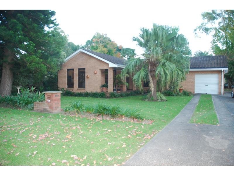 17 Lyrebird Drive, Nowra NSW 2541