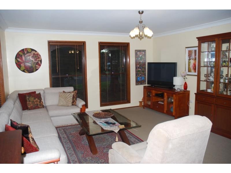 17 Lyrebird Drive, Nowra NSW 2541
