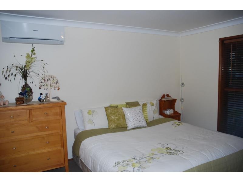 17 Lyrebird Drive, Nowra NSW 2541