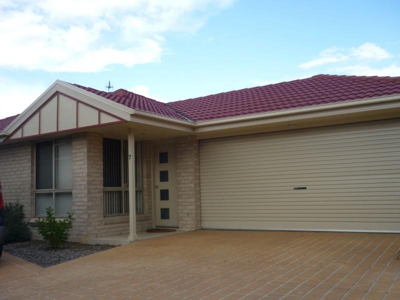 7/8 Meroo Road, Bomaderry NSW 2541