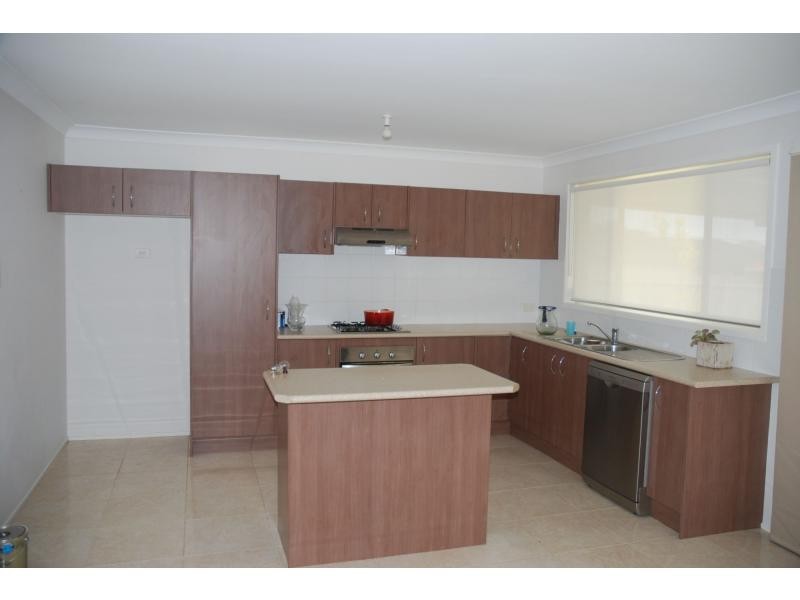 19 Lacebark Grove, Worrigee NSW 2540