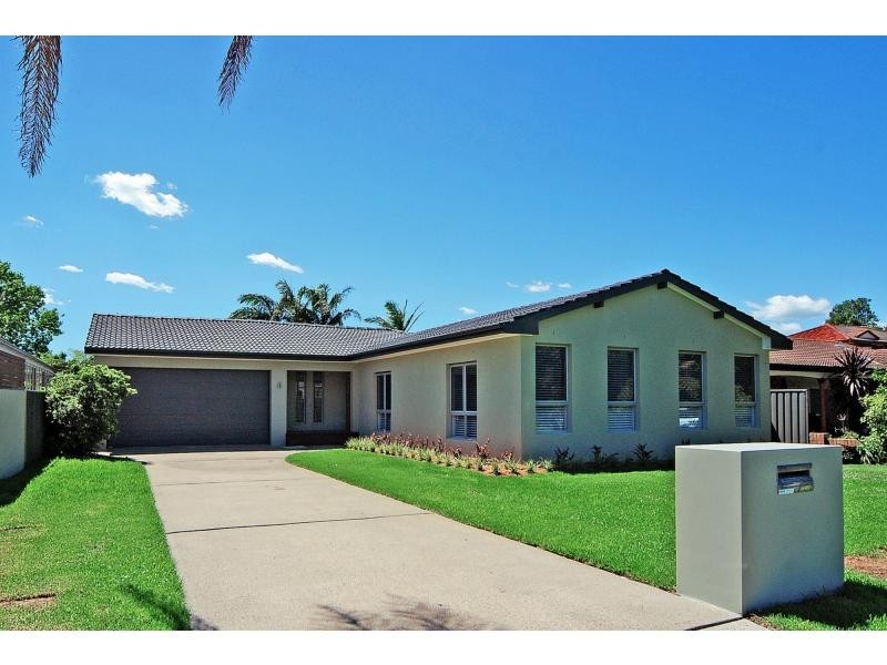 6 Lyrebird Drive, Nowra NSW 2541