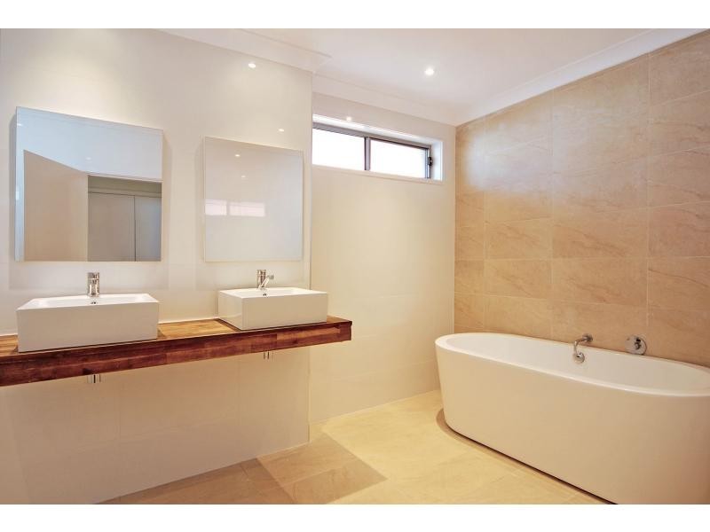 6 Lyrebird Drive, Nowra NSW 2541