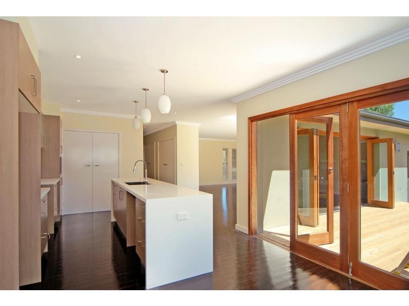 6 Lyrebird Drive, Nowra NSW 2541
