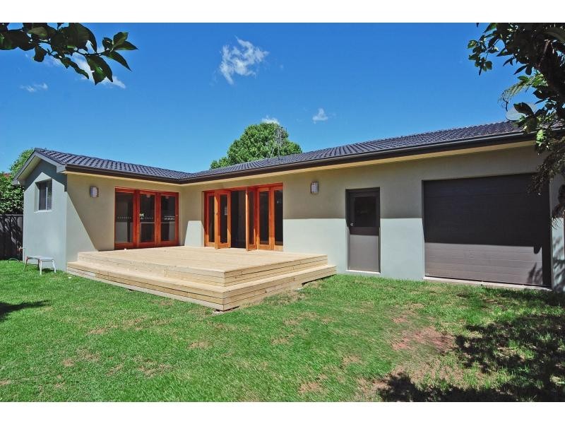 6 Lyrebird Drive, Nowra NSW 2541