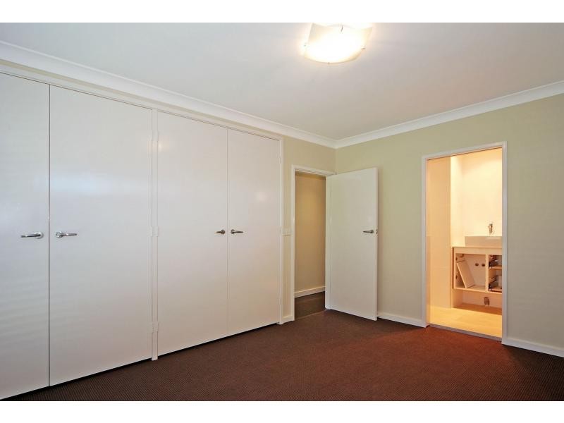 6 Lyrebird Drive, Nowra NSW 2541