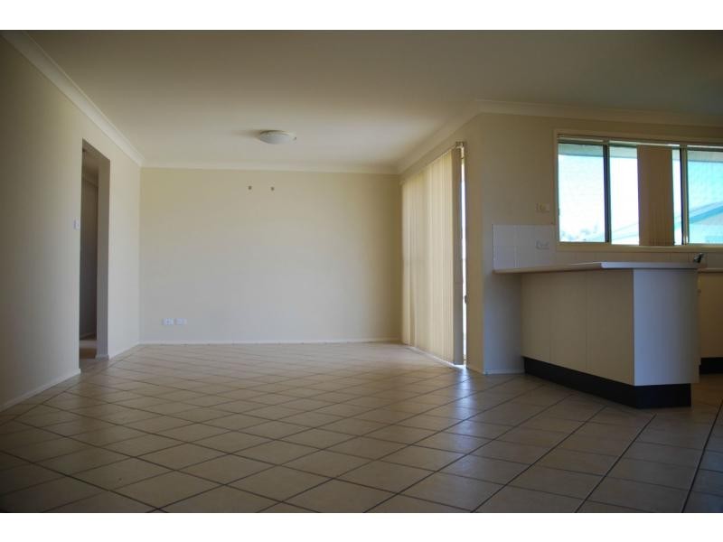 5 Guinea Flower Crescent, Worrigee NSW 2540