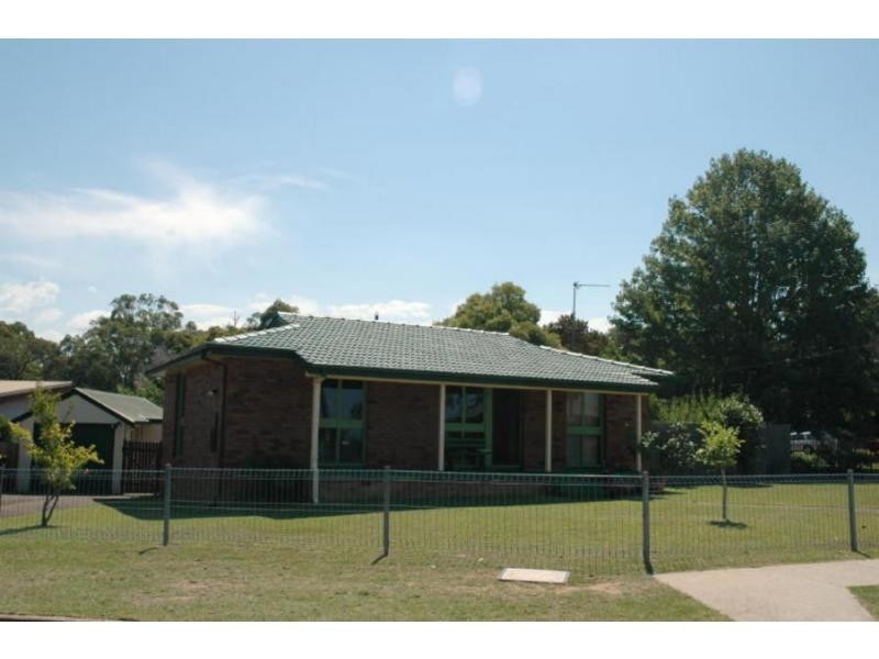 27 Stewart Street, Nowra NSW 2541