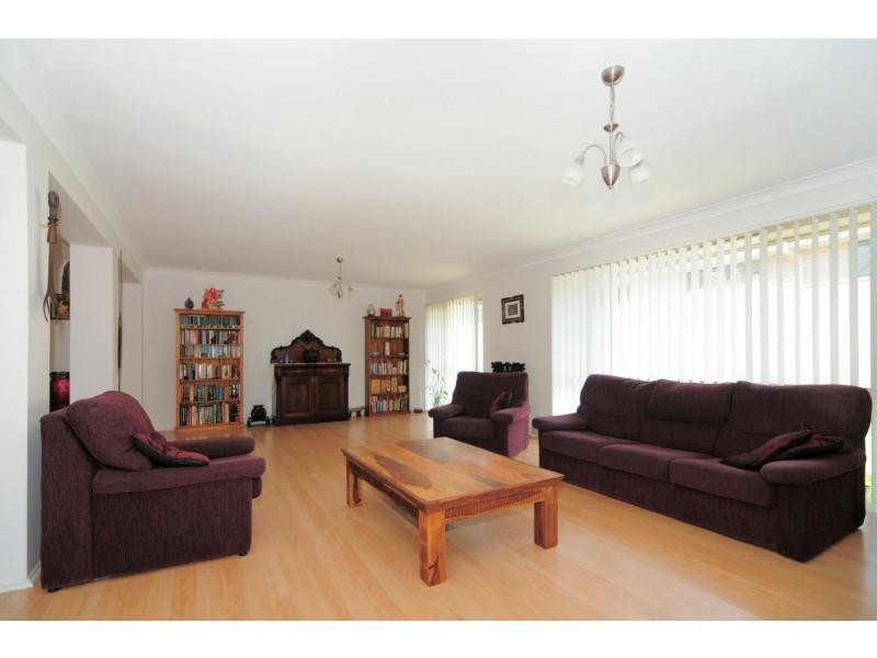 8 Carver Court, St Georges Basin NSW 2540
