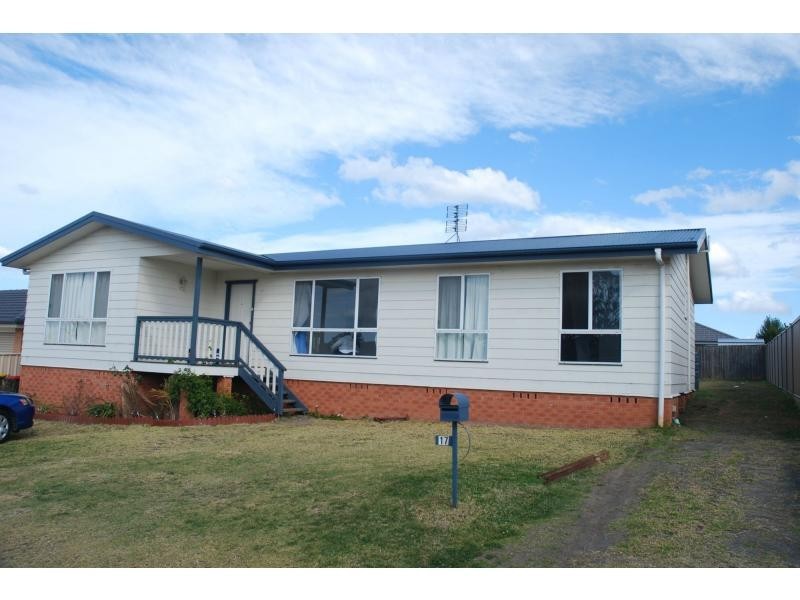 17 Riveroak Road, Worrigee NSW 2540