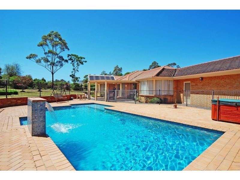 20 Tartarian Crescent, Bomaderry NSW 2541