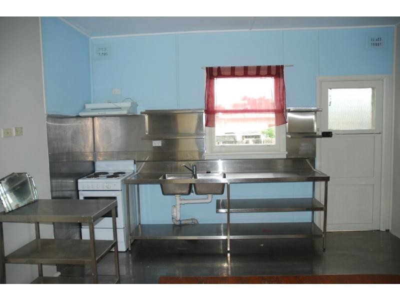 2/2 Lynburn Avenue, Bomaderry NSW 2541