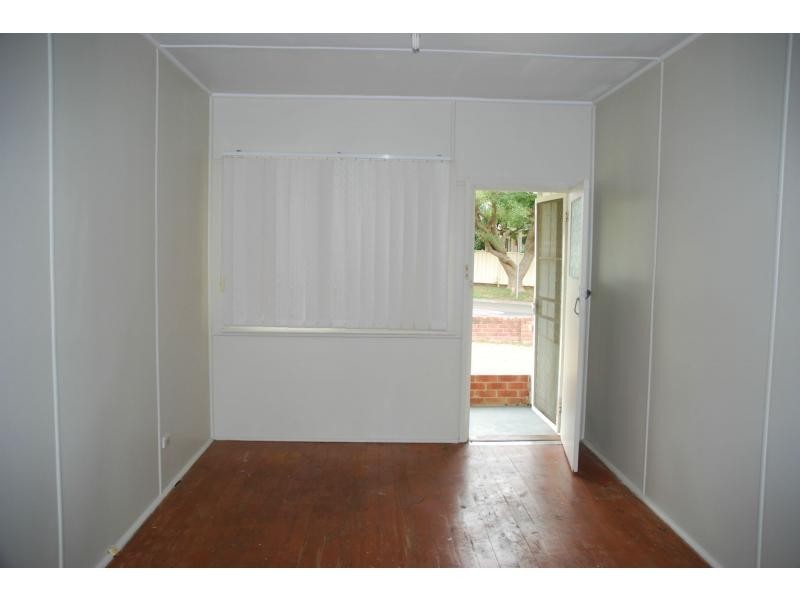 2/2 Lynburn Avenue, Bomaderry NSW 2541