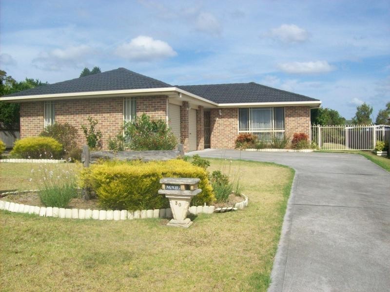30 Illawarra Circuit, Worrigee NSW 2540