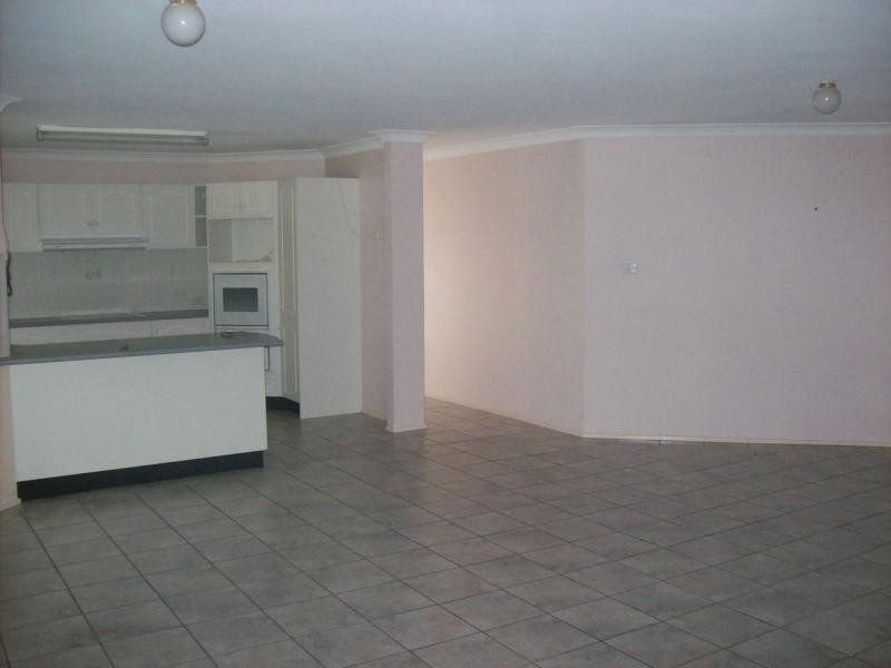 30 Illawarra Circuit, Worrigee NSW 2540