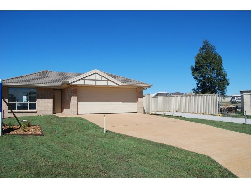 19 Bluebell Way, Worrigee NSW 2540