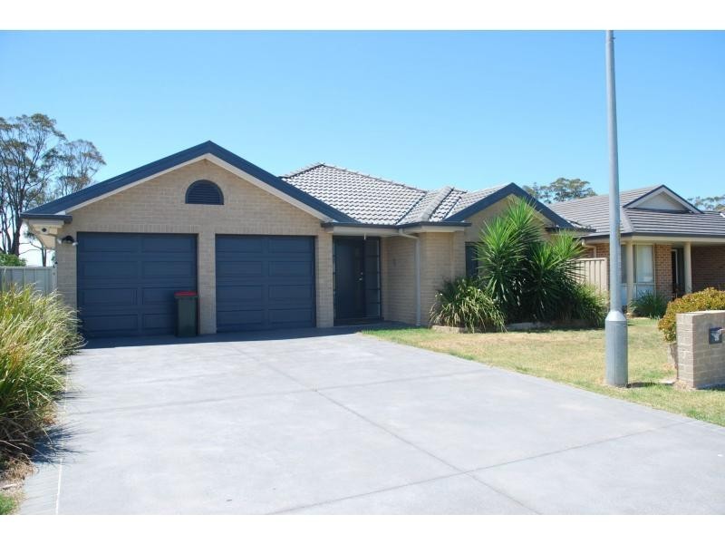 42 Lacebark Grove, Worrigee NSW 2540