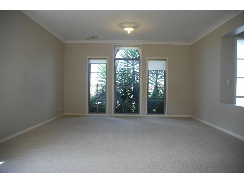 42 Lacebark Grove, Worrigee NSW 2540