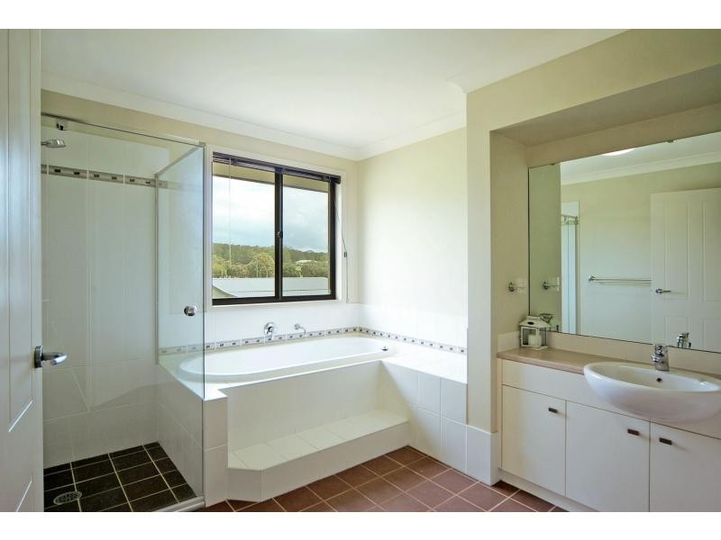 15 Cardwell Drive, Nowra Hill NSW 2540