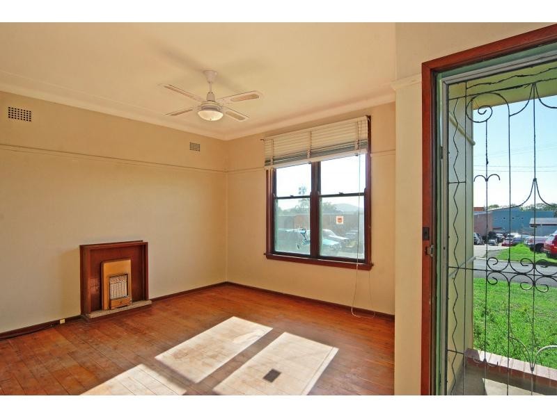 1 Burr Avenue, Nowra NSW 2541