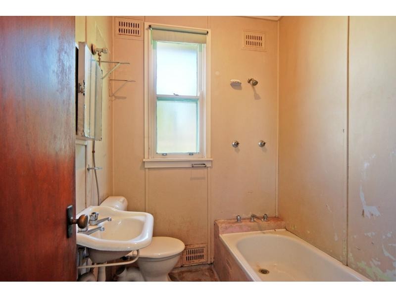 1 Burr Avenue, Nowra NSW 2541
