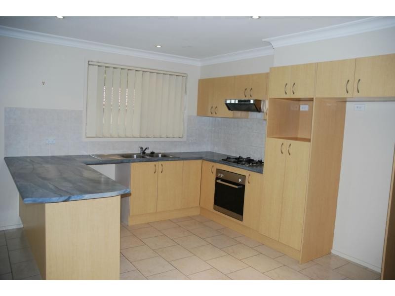 27 Guinea Flower Crescent, Worrigee NSW 2540