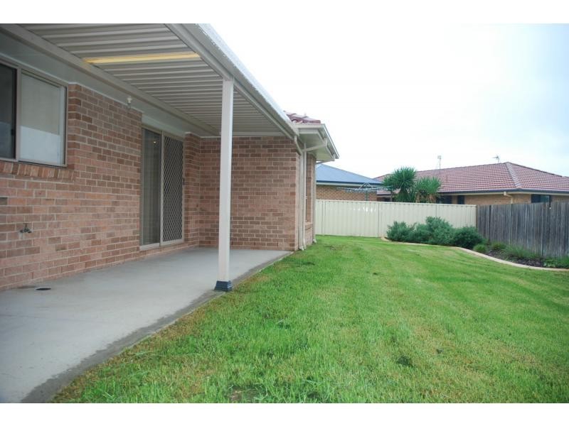 27 Guinea Flower Crescent, Worrigee NSW 2540