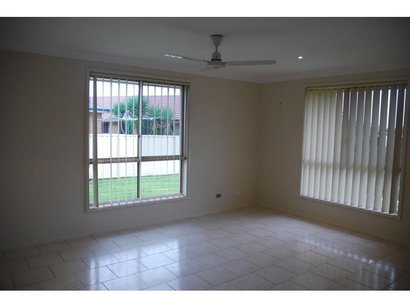 27 Guinea Flower Crescent, Worrigee NSW 2540