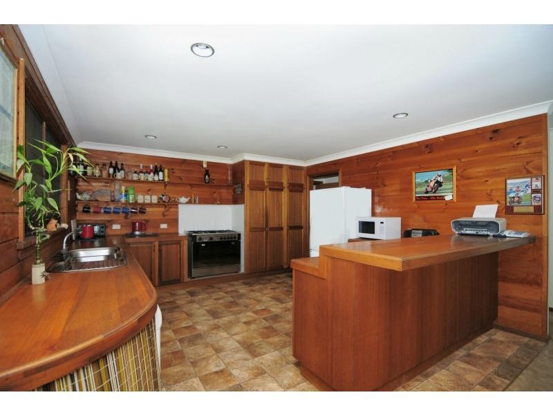 9 Watt Road, Falls Creek NSW 2540