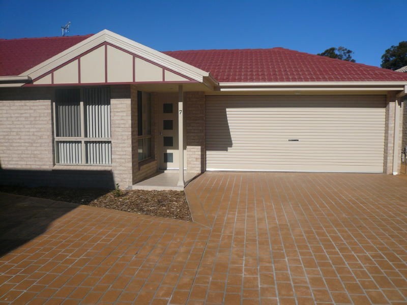 7/8 Meroo Road, Bomaderry NSW 2541