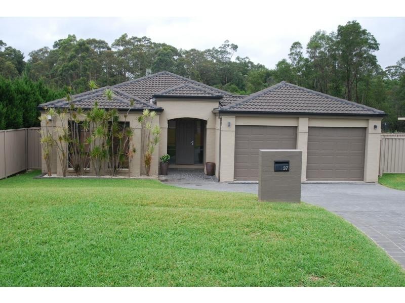 37 Emerald Drive, Meroo Meadow NSW 2540