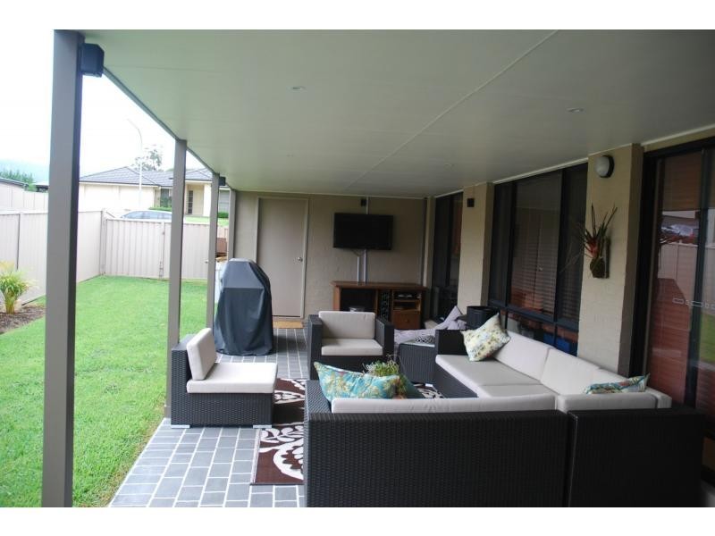 37 Emerald Drive, Meroo Meadow NSW 2540