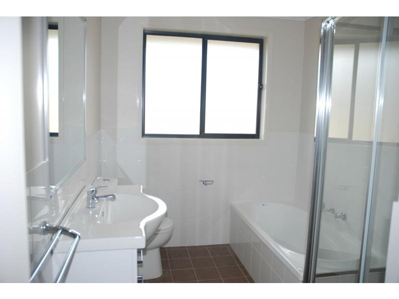 2/123c Meroo Road, Bomaderry NSW 2541