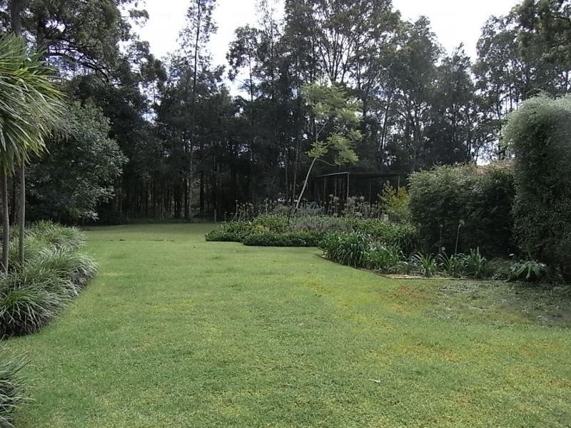 25 Streamside Street, Woollamia NSW 2540