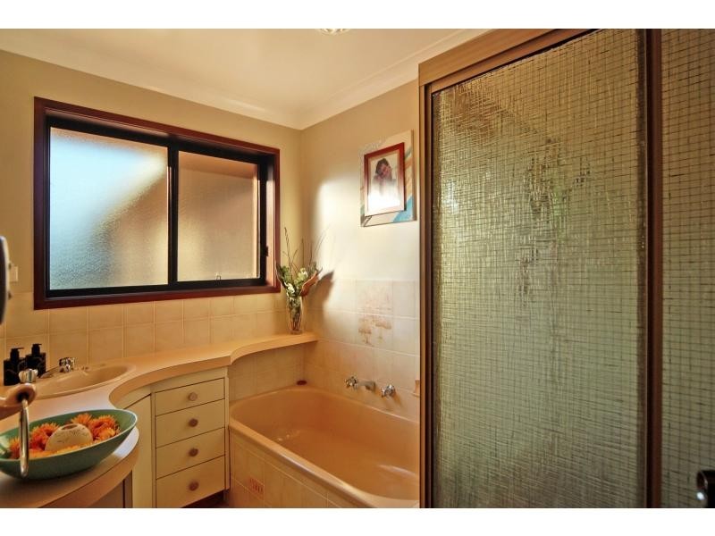 1/6 Waroo Place, Bomaderry NSW 2541