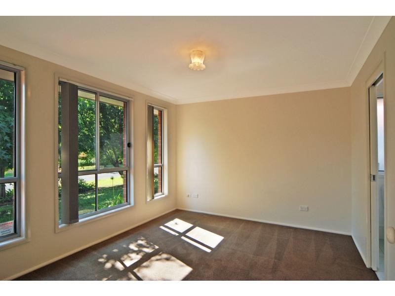 24 Gardenia Crescent, Bomaderry NSW 2541